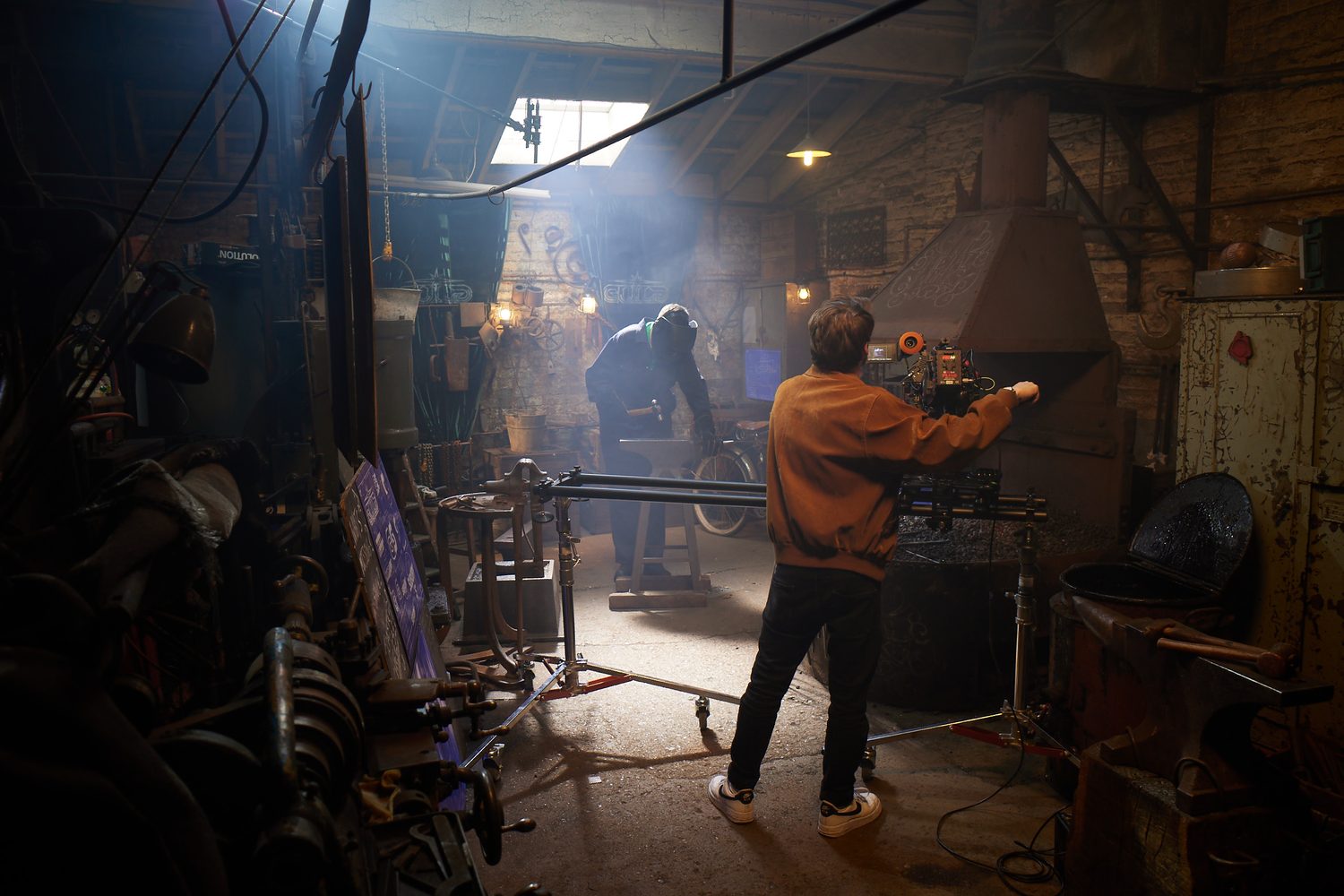 Matt Perren on set — behind the scenes 7